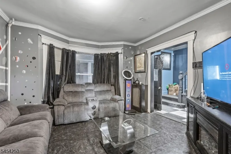 42 Mead St Newark City, NJ 07106