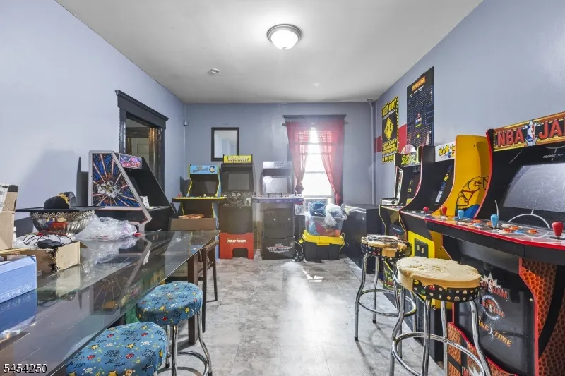 42 Mead St Newark City, NJ 07106