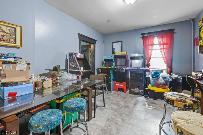 42 Mead St Newark City, NJ 07106
