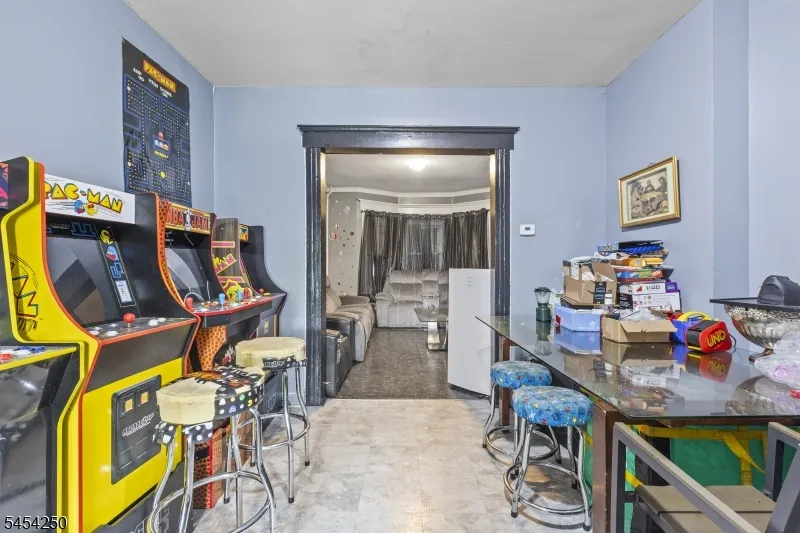 42 Mead St Newark City, NJ 07106