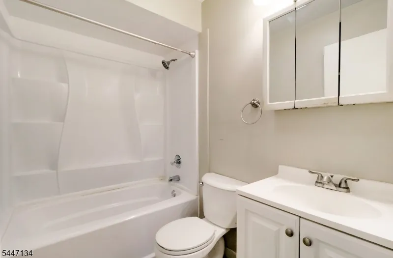 14 Lawrence St #3A Unit 3A Bloomfield, NJ 07003