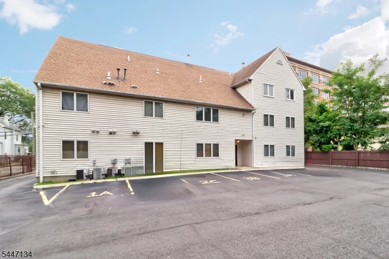 14 Lawrence St #3A Unit 3A Bloomfield, NJ 07003