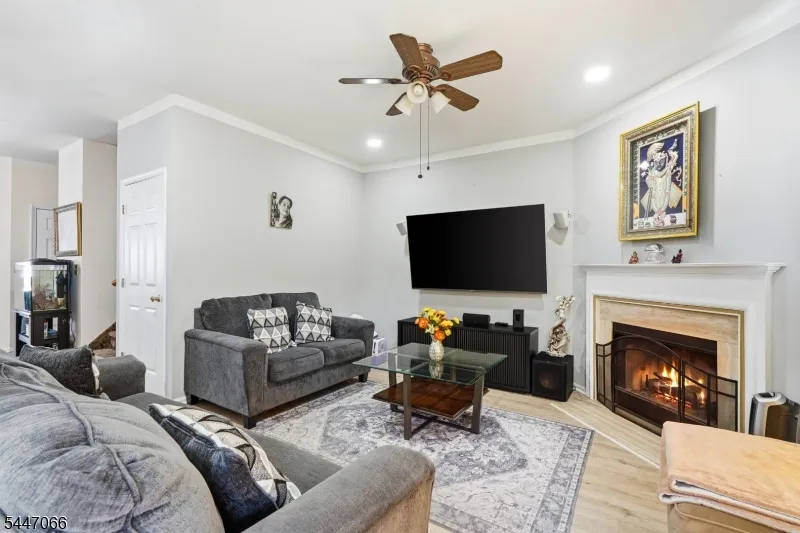4 Reins Ct Franklin, NJ 08873