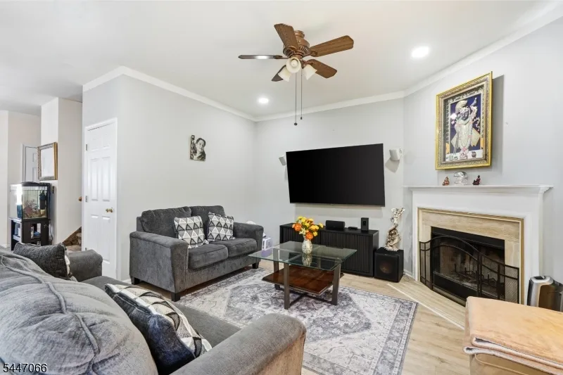 4 Reins Ct Franklin, NJ 08873