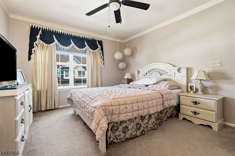 4 Reins Ct Franklin, NJ 08873