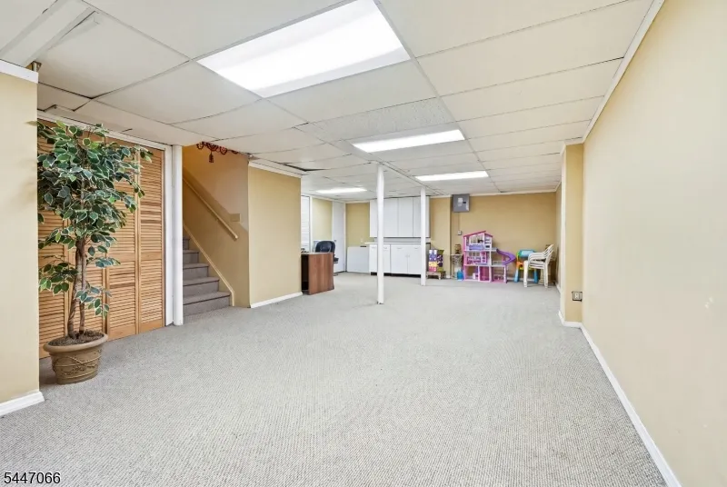 4 Reins Ct Franklin, NJ 08873