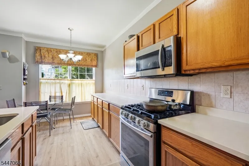 4 Reins Ct Franklin, NJ 08873