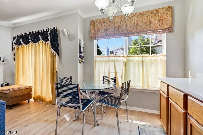 4 Reins Ct Franklin, NJ 08873