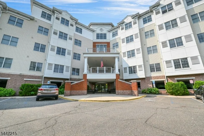 189 Forest Ave #213 Unit 213 Paramus, NJ 07652