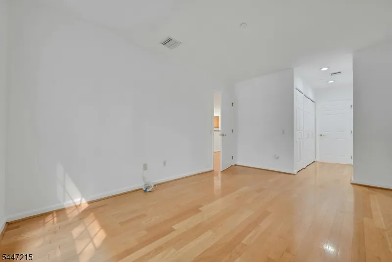189 Forest Ave #213 Unit 213 Paramus, NJ 07652