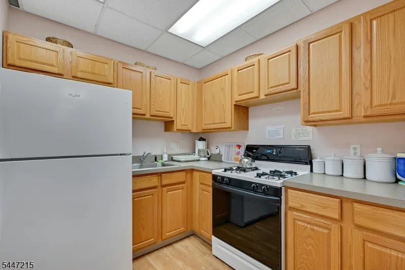 189 Forest Ave #213 Unit 213 Paramus, NJ 07652