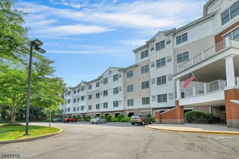 189 Forest Ave #213 Unit 213 Paramus, NJ 07652