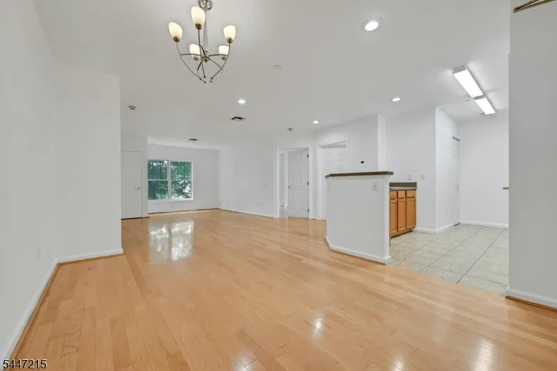 189 Forest Ave #213 Unit 213 Paramus, NJ 07652