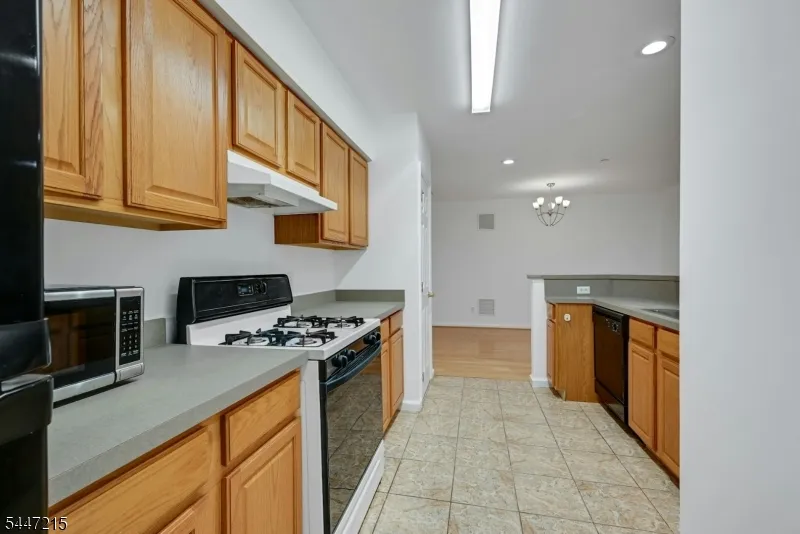 189 Forest Ave #213 Unit 213 Paramus, NJ 07652