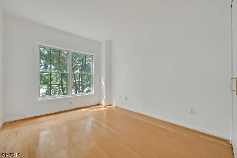 189 Forest Ave #213 Unit 213 Paramus, NJ 07652