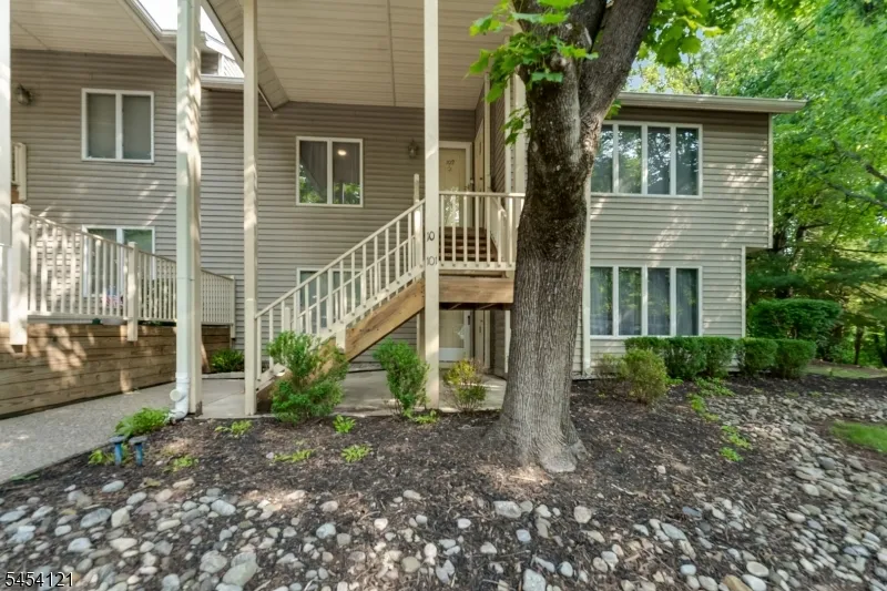 101 Westchester Ter Clinton, NJ 08801