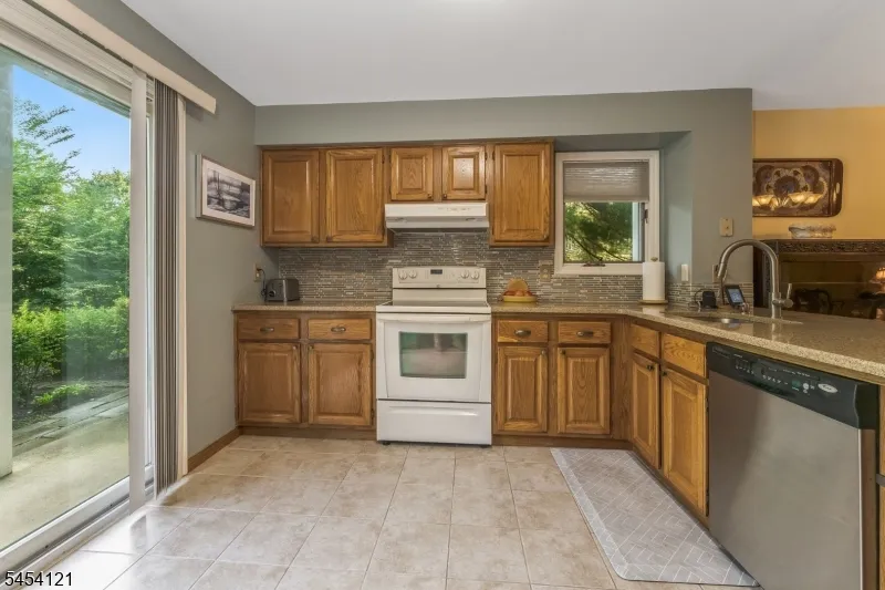 101 Westchester Ter Clinton, NJ 08801