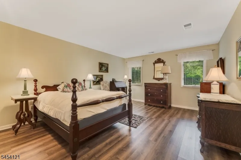 101 Westchester Ter Clinton, NJ 08801