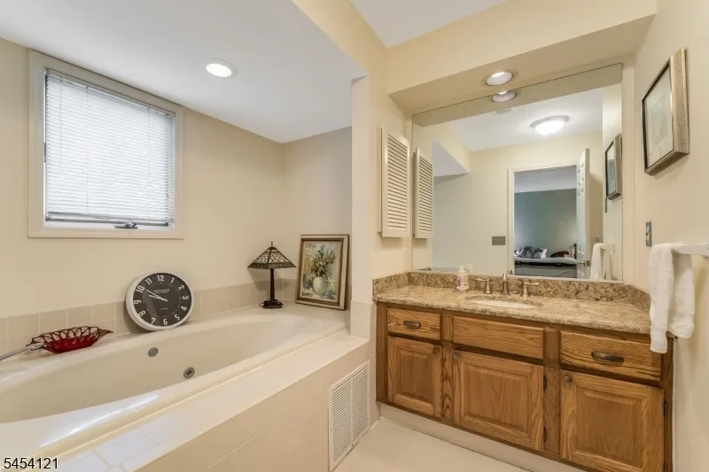 101 Westchester Ter Clinton, NJ 08801