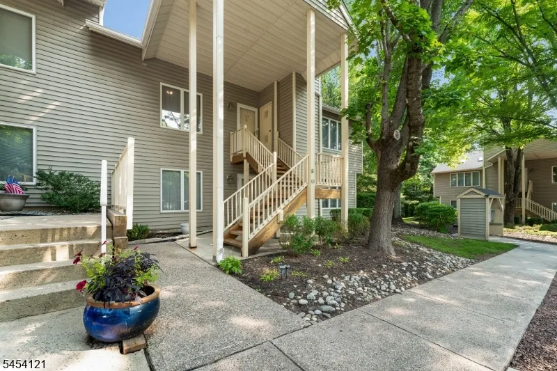 101 Westchester Ter Clinton, NJ 08801