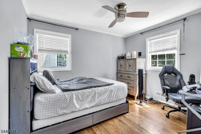 14 Arlington Dr Howell, NJ 07731