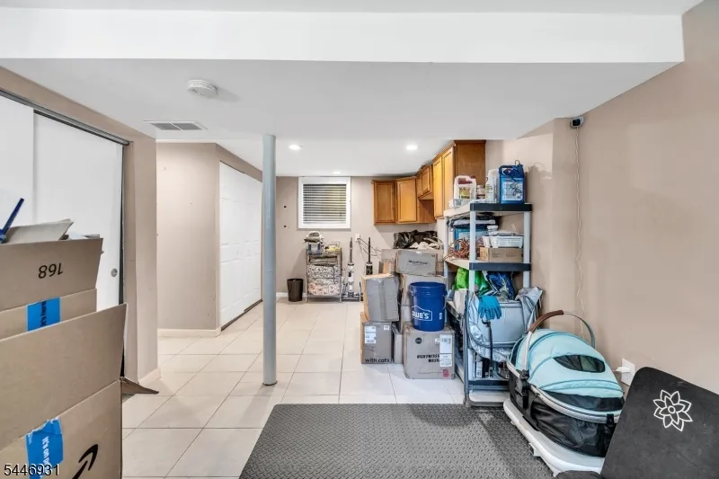 14 Arlington Dr Howell, NJ 07731