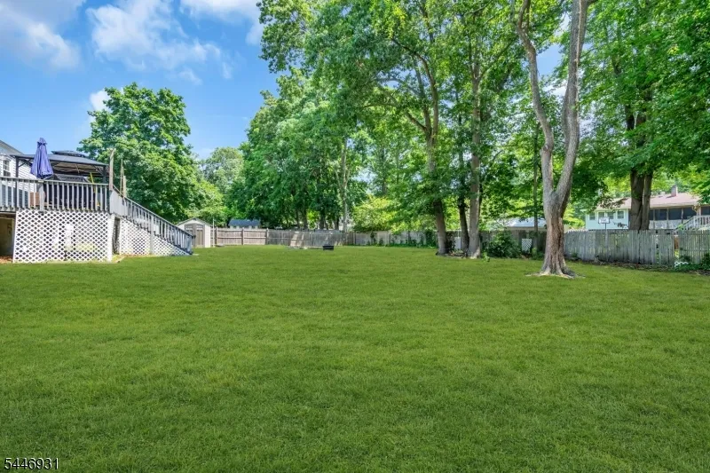 14 Arlington Dr Howell, NJ 07731