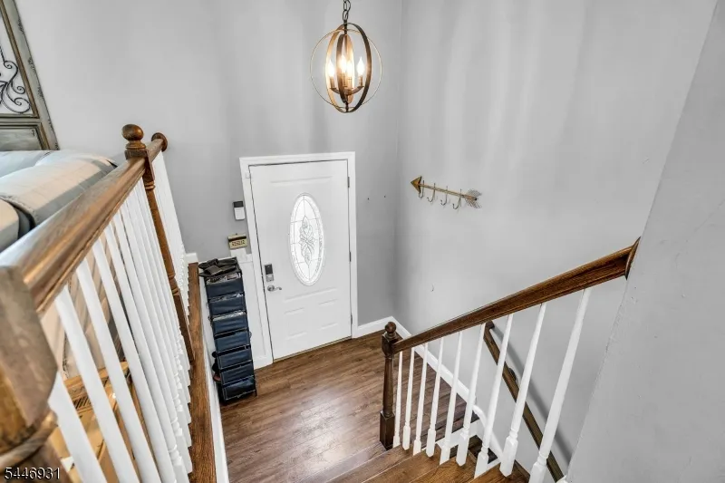 14 Arlington Dr Howell, NJ 07731
