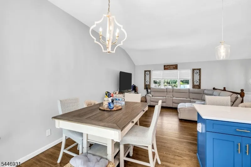 14 Arlington Dr Howell, NJ 07731