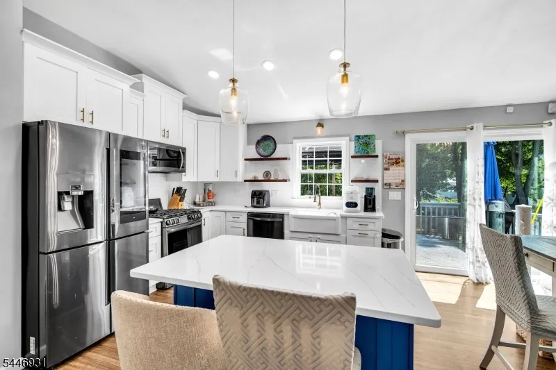 14 Arlington Dr Howell, NJ 07731