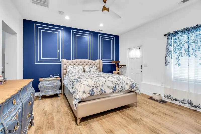 14 Arlington Dr Howell, NJ 07731