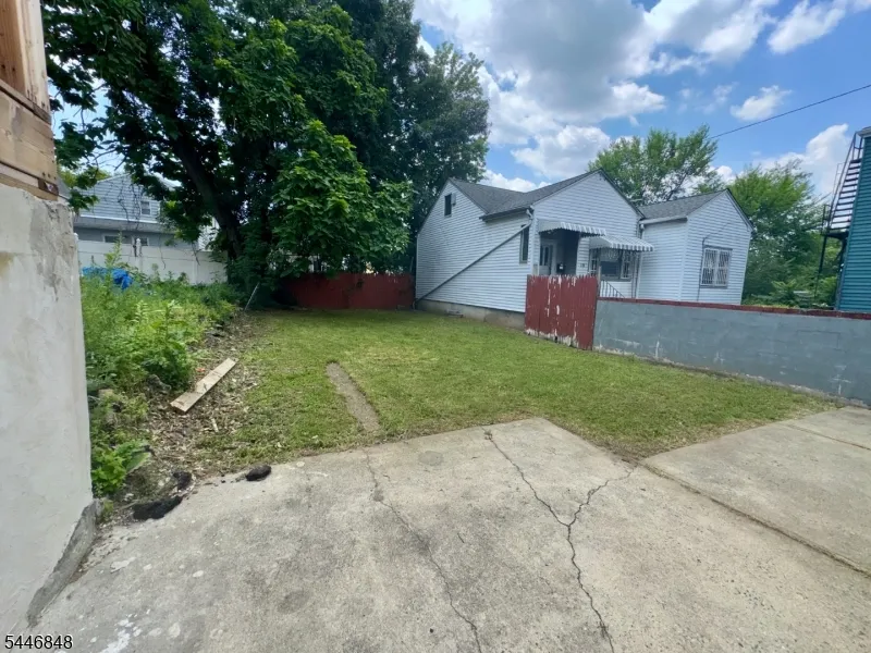 17 Highland Ter Irvington, NJ 07111