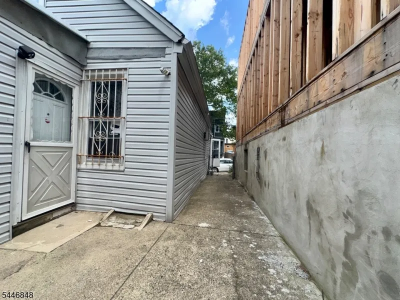 17 Highland Ter Irvington, NJ 07111