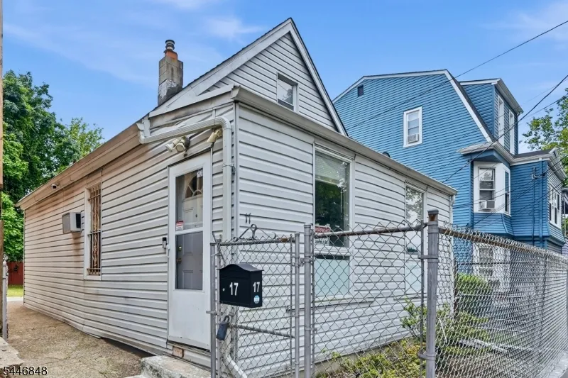 17 Highland Ter Irvington, NJ 07111