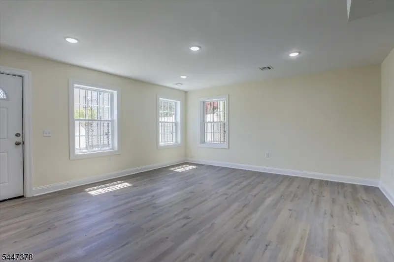 68 Lindsley Ave Newark City, NJ 07106