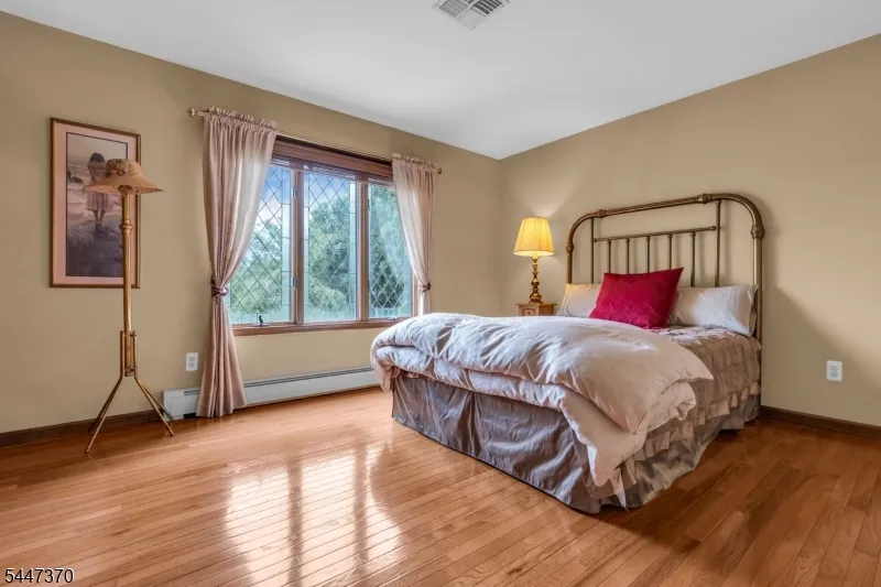2520 Autumn Dr Wall, NJ 08736