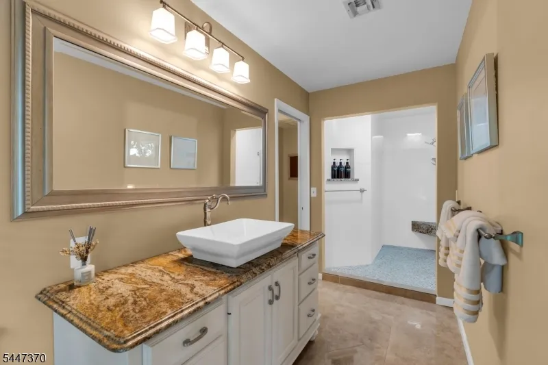 2520 Autumn Dr Wall, NJ 08736