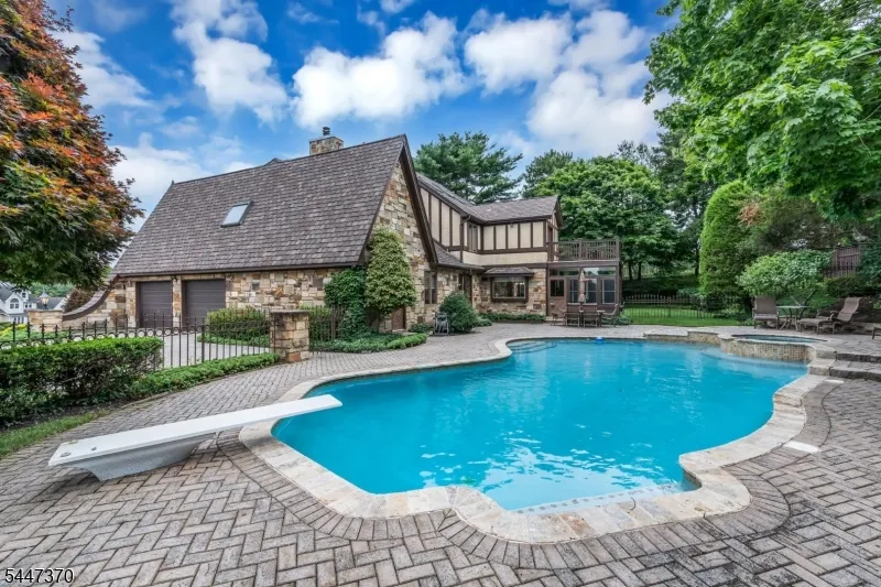 2520 Autumn Dr Wall, NJ 08736
