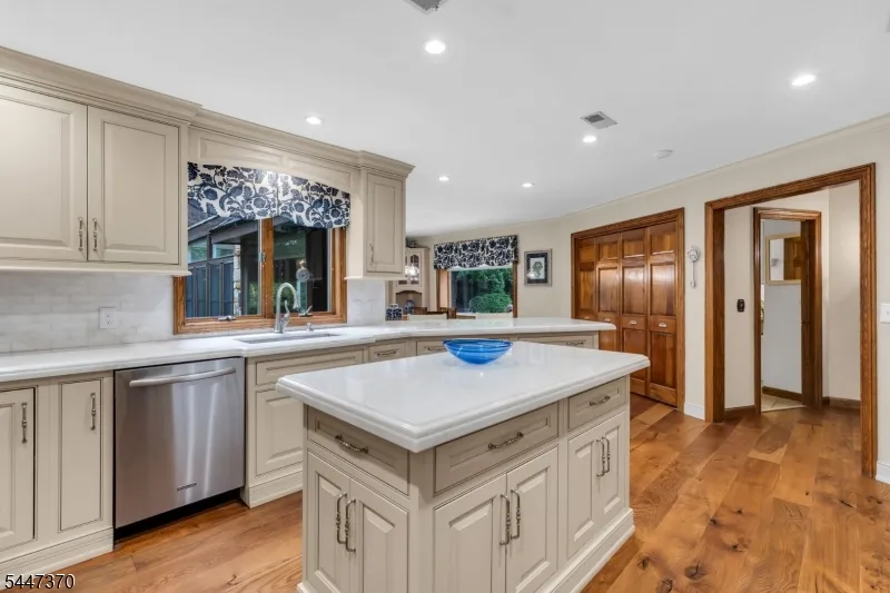 2520 Autumn Dr Wall, NJ 08736