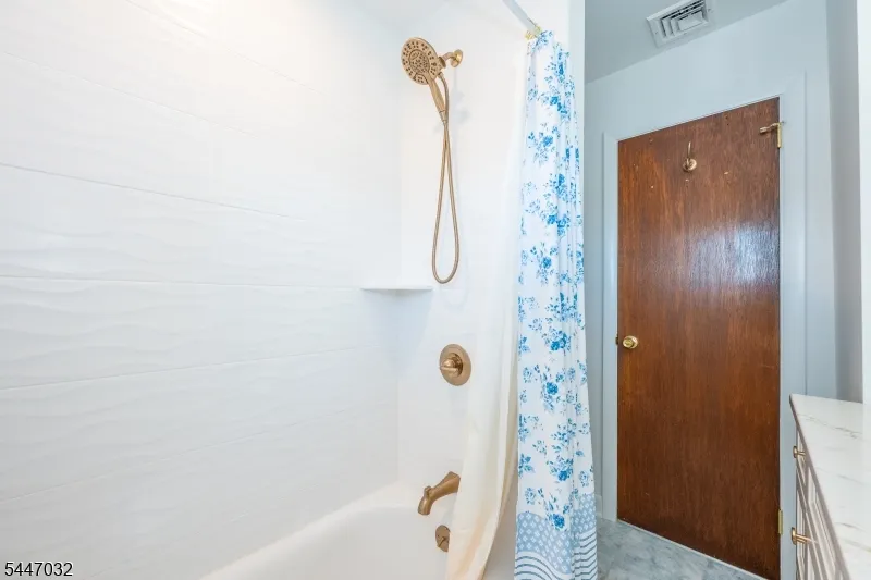 64 Sanford Dr Randolph, NJ 07869