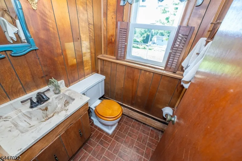 64 Sanford Dr Randolph, NJ 07869