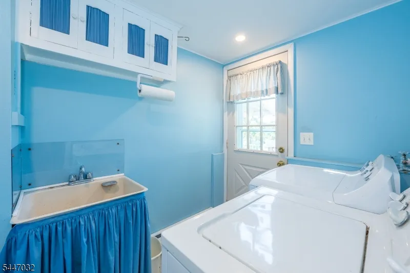 64 Sanford Dr Randolph, NJ 07869