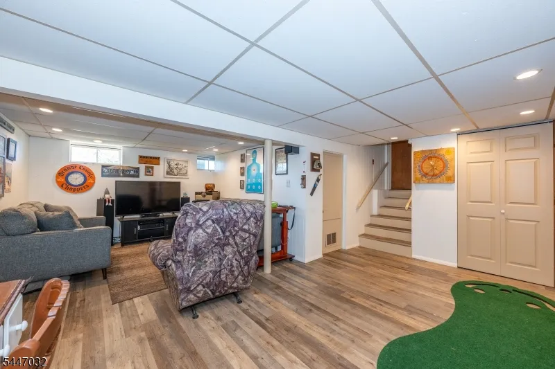 64 Sanford Dr Randolph, NJ 07869