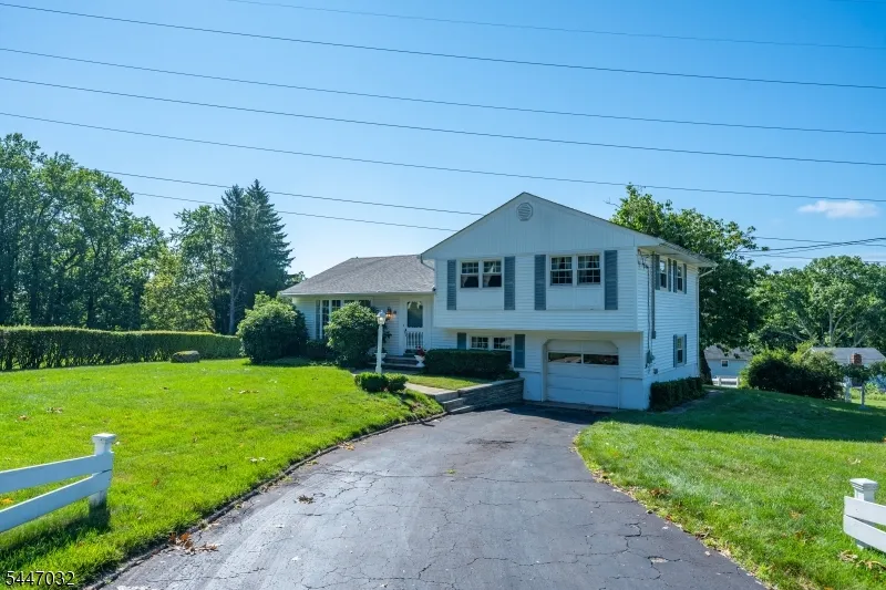 64 Sanford Dr Randolph, NJ 07869