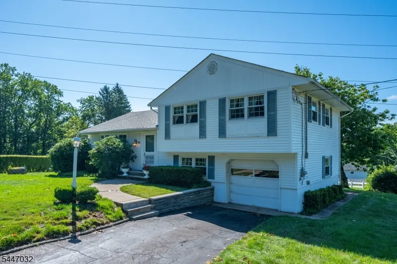 64 Sanford Dr Randolph, NJ 07869
