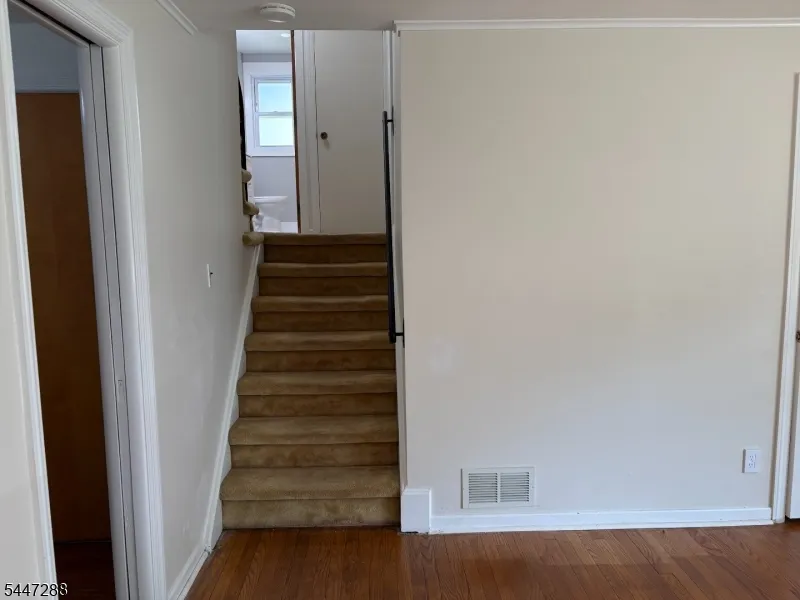 33 Longacre Drive Livingston, NJ 07039