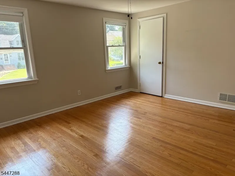 33 Longacre Drive Livingston, NJ 07039