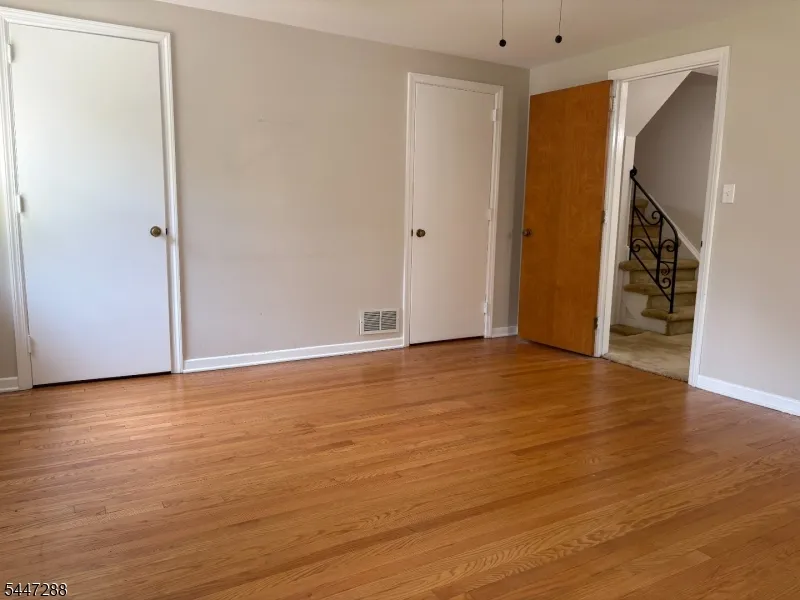 33 Longacre Drive Livingston, NJ 07039