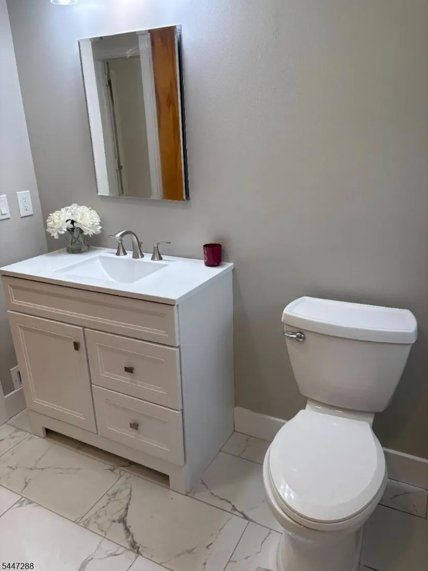 33 Longacre Drive Livingston, NJ 07039