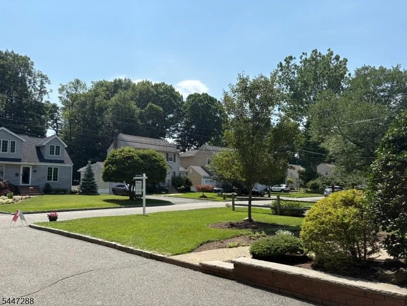 33 Longacre Drive Livingston, NJ 07039